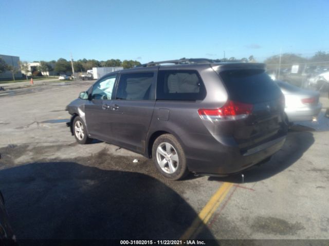 Photo 2 VIN: 5TDKK3DC9BS076650 - TOYOTA SIENNA 