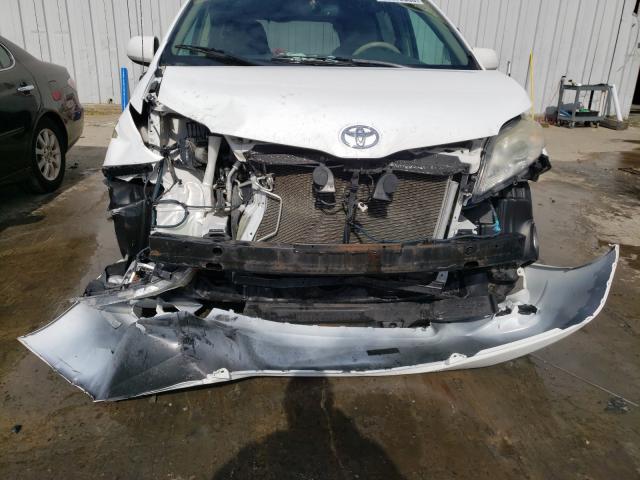 Photo 8 VIN: 5TDKK3DC9BS118377 - TOYOTA SIENNA LE 