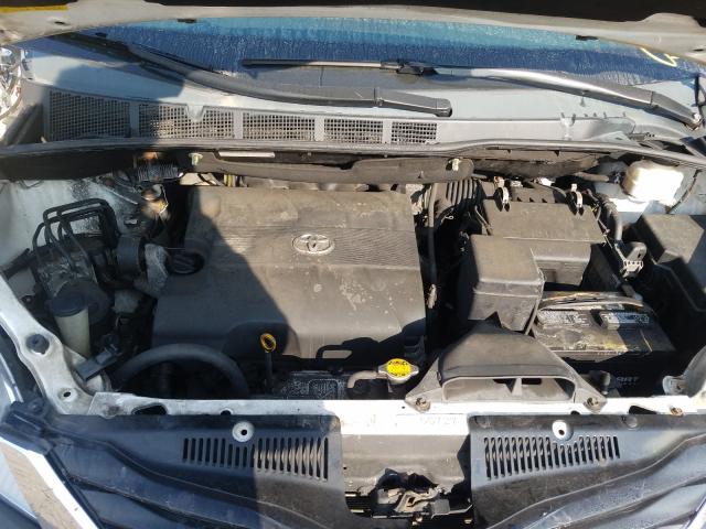 Photo 6 VIN: 5TDKK3DC9BS122221 - TOYOTA SIENNA LE 