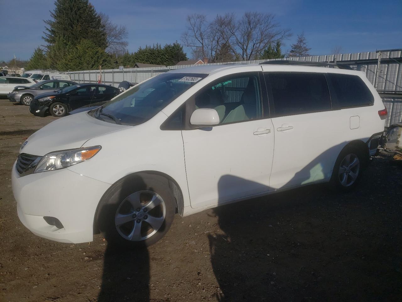 Photo 0 VIN: 5TDKK3DC9BS131761 - TOYOTA SIENNA 