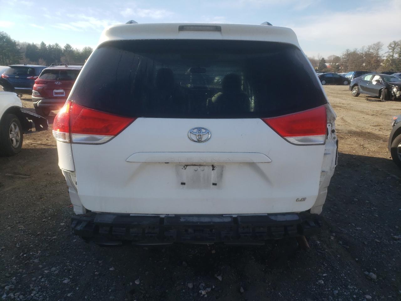 Photo 5 VIN: 5TDKK3DC9BS131761 - TOYOTA SIENNA 