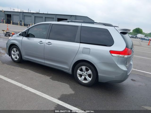 Photo 2 VIN: 5TDKK3DC9BS144977 - TOYOTA SIENNA 