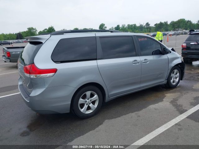 Photo 3 VIN: 5TDKK3DC9BS144977 - TOYOTA SIENNA 