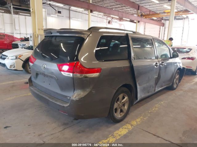 Photo 3 VIN: 5TDKK3DC9BS150567 - TOYOTA SIENNA 