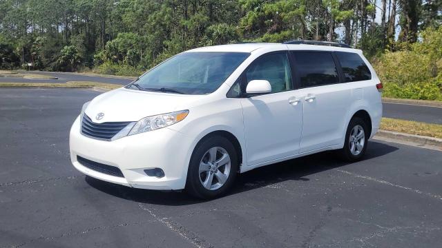 Photo 1 VIN: 5TDKK3DC9BS158653 - TOYOTA SIENNA LE 