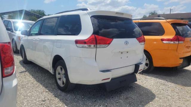 Photo 2 VIN: 5TDKK3DC9BS158653 - TOYOTA SIENNA LE 