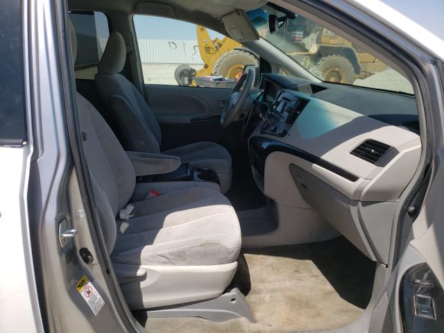 Photo 4 VIN: 5TDKK3DC9BS161052 - TOYOTA SIENNA LE 