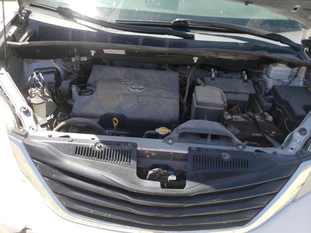 Photo 6 VIN: 5TDKK3DC9BS161052 - TOYOTA SIENNA LE 