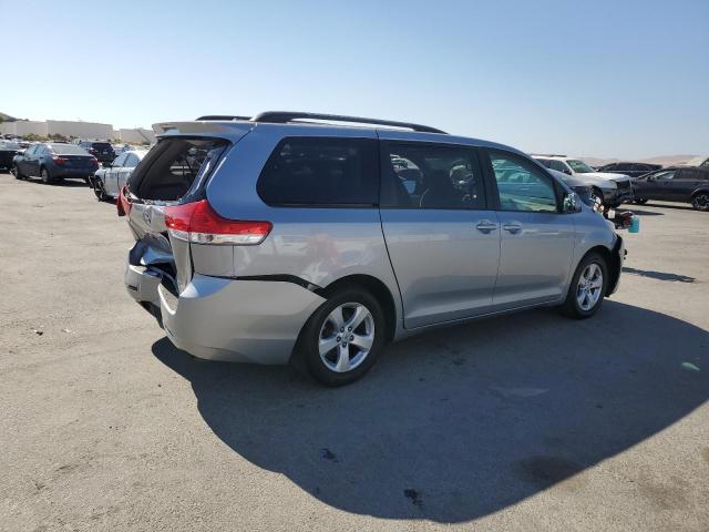 Photo 2 VIN: 5TDKK3DC9CS182680 - TOYOTA SIENNA LE 