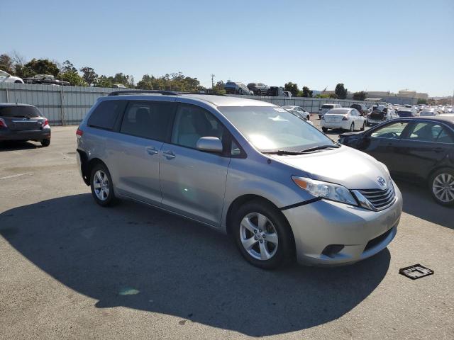 Photo 3 VIN: 5TDKK3DC9CS182680 - TOYOTA SIENNA LE 