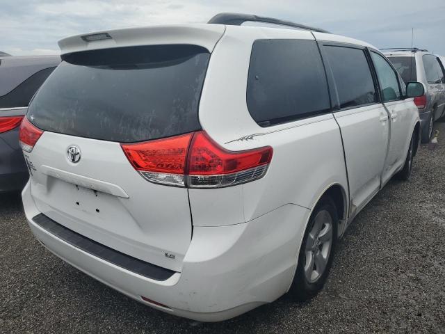 Photo 3 VIN: 5TDKK3DC9CS209330 - TOYOTA SIENNA LE 