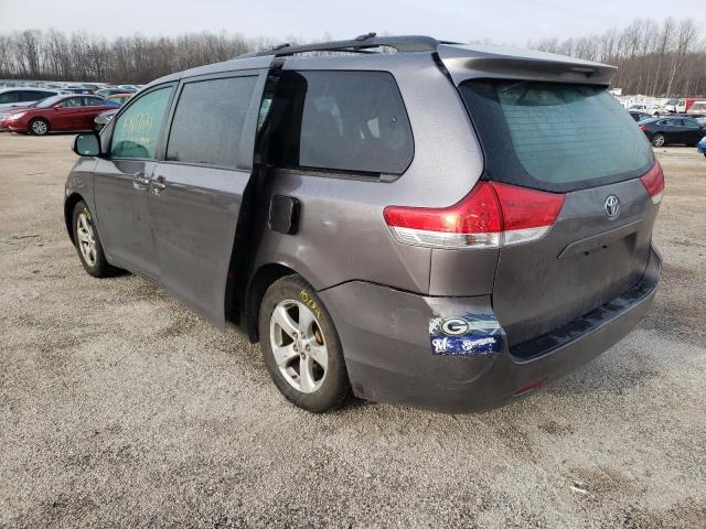 Photo 2 VIN: 5TDKK3DC9CS211739 - TOYOTA SIENNA LE 