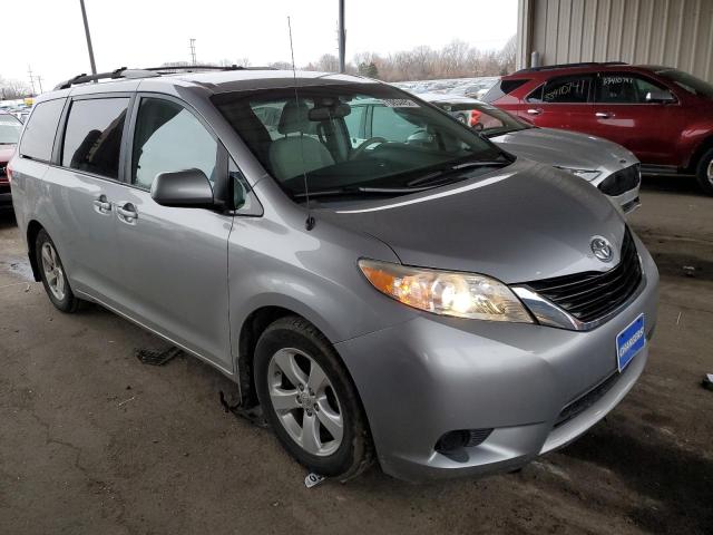 Photo 3 VIN: 5TDKK3DC9CS212843 - TOYOTA SIENNA LE 