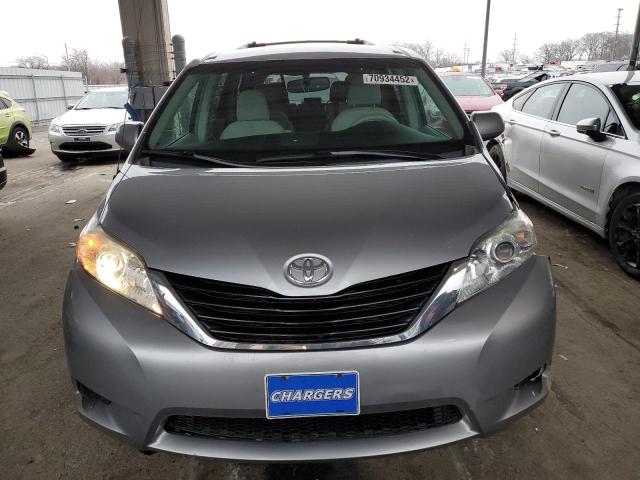 Photo 4 VIN: 5TDKK3DC9CS212843 - TOYOTA SIENNA LE 