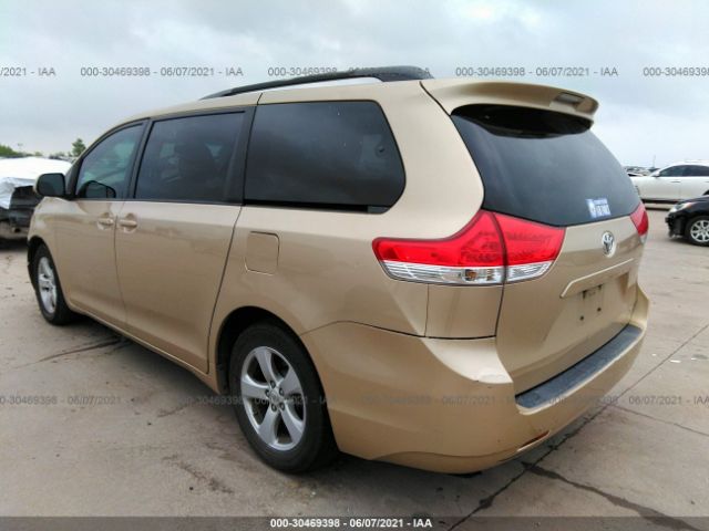 Photo 2 VIN: 5TDKK3DC9CS213247 - TOYOTA SIENNA 