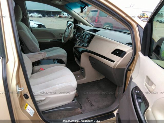 Photo 4 VIN: 5TDKK3DC9CS213247 - TOYOTA SIENNA 