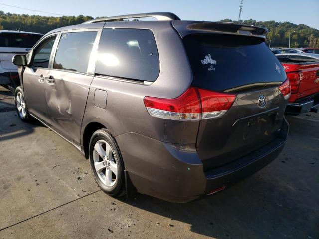 Photo 2 VIN: 5TDKK3DC9CS215970 - TOYOTA SIENNA LE 