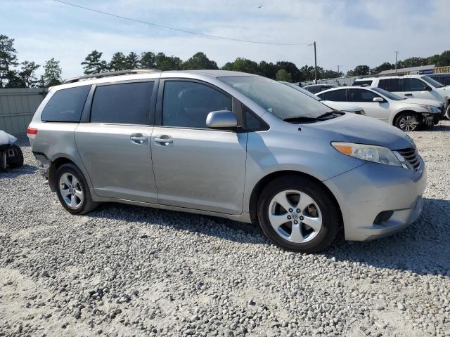 Photo 3 VIN: 5TDKK3DC9CS221137 - TOYOTA SIENNA LE 