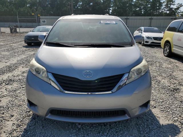 Photo 4 VIN: 5TDKK3DC9CS221137 - TOYOTA SIENNA LE 