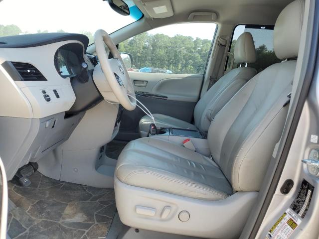 Photo 6 VIN: 5TDKK3DC9CS221137 - TOYOTA SIENNA LE 