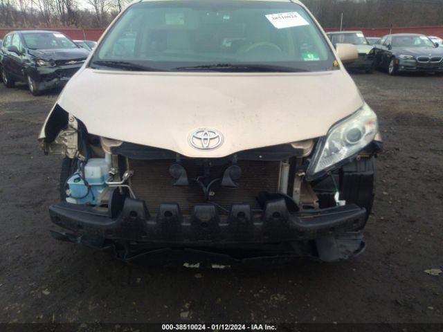 Photo 5 VIN: 5TDKK3DC9CS233210 - TOYOTA SIENNA 