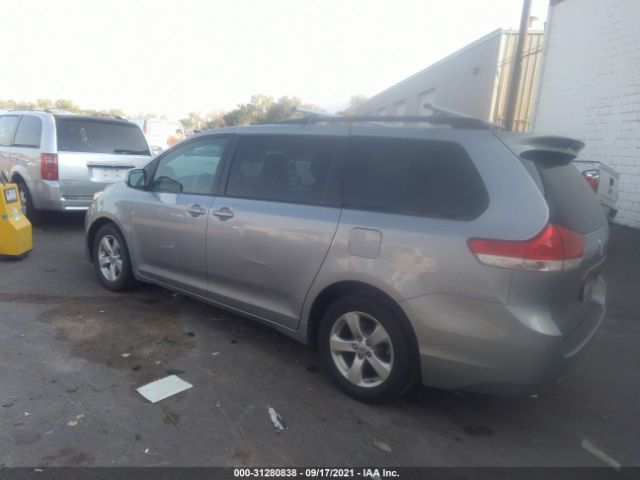 Photo 2 VIN: 5TDKK3DC9CS233689 - TOYOTA SIENNA 