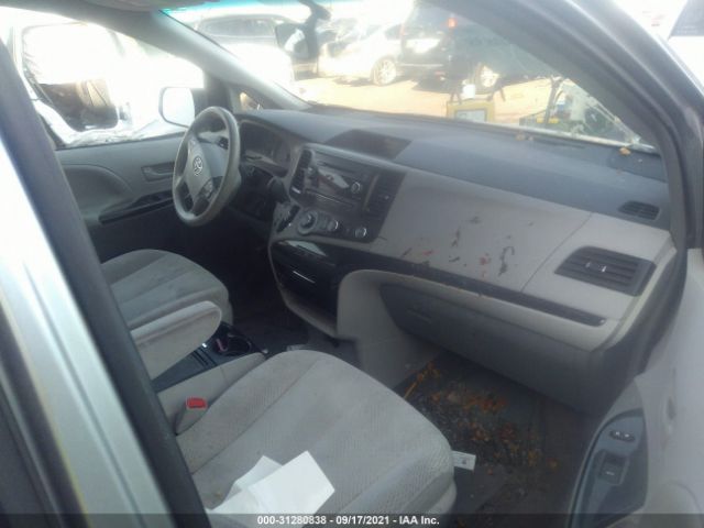 Photo 4 VIN: 5TDKK3DC9CS233689 - TOYOTA SIENNA 