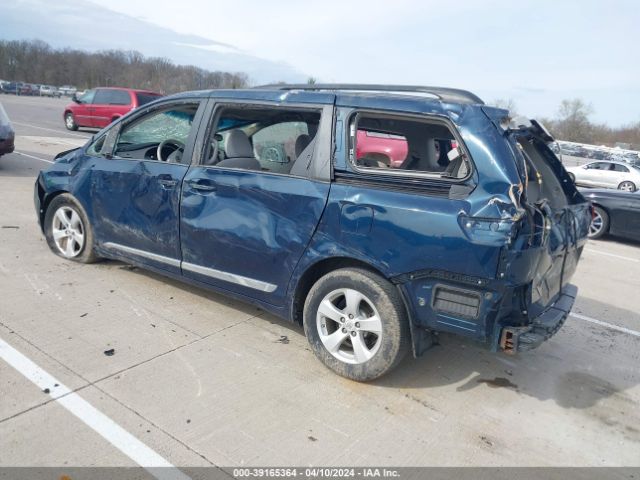 Photo 2 VIN: 5TDKK3DC9CS234566 - TOYOTA SIENNA 