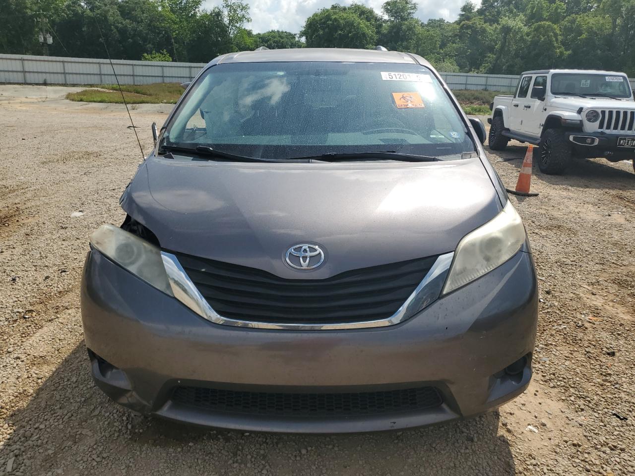 Photo 4 VIN: 5TDKK3DC9CS264733 - TOYOTA SIENNA 