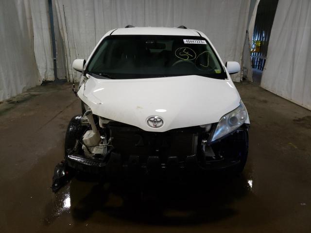 Photo 4 VIN: 5TDKK3DC9CS266563 - TOYOTA SIENNA LE 