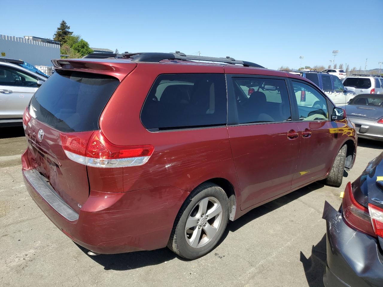 Photo 2 VIN: 5TDKK3DC9CS279085 - TOYOTA SIENNA 