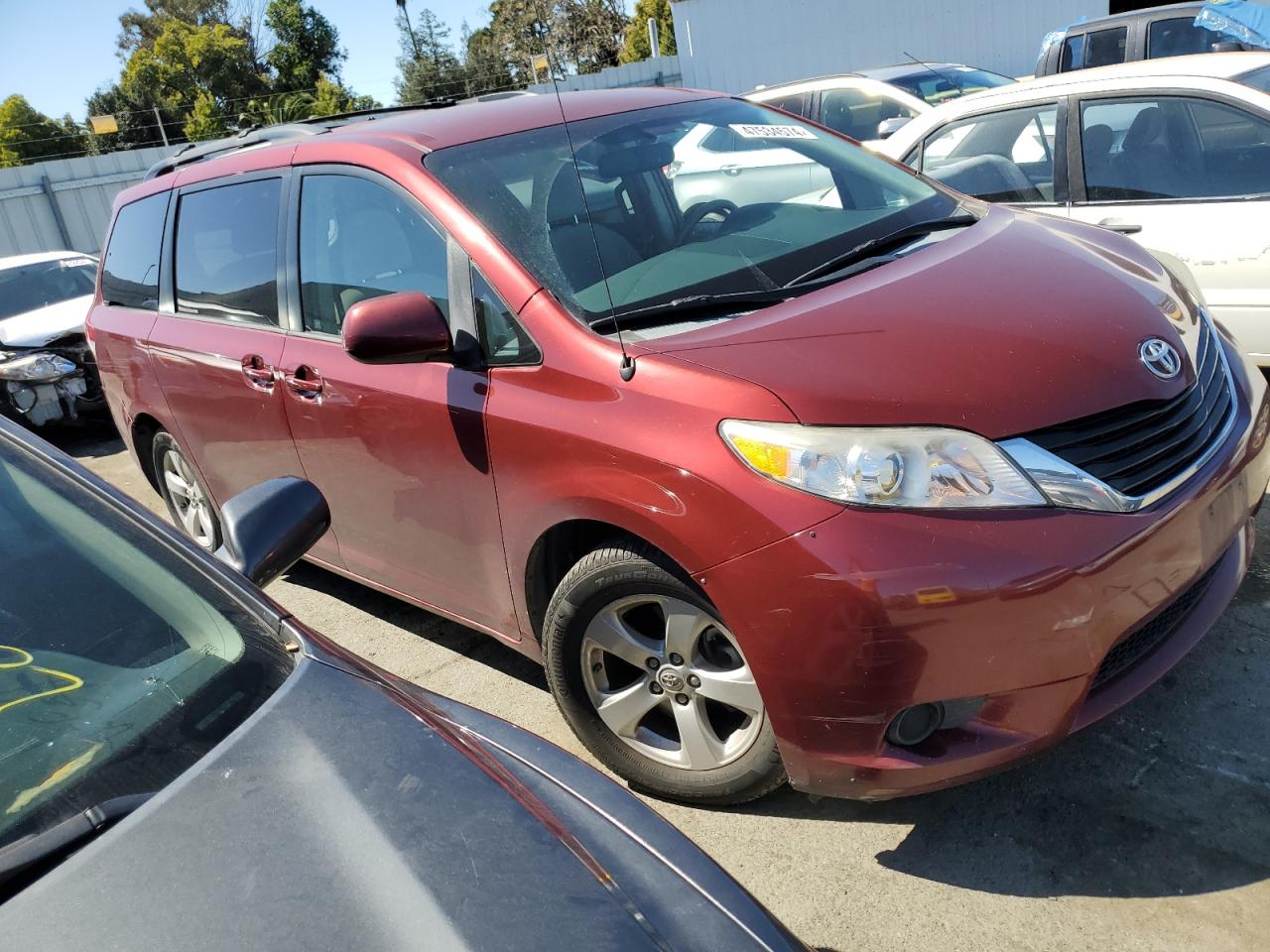 Photo 3 VIN: 5TDKK3DC9CS279085 - TOYOTA SIENNA 