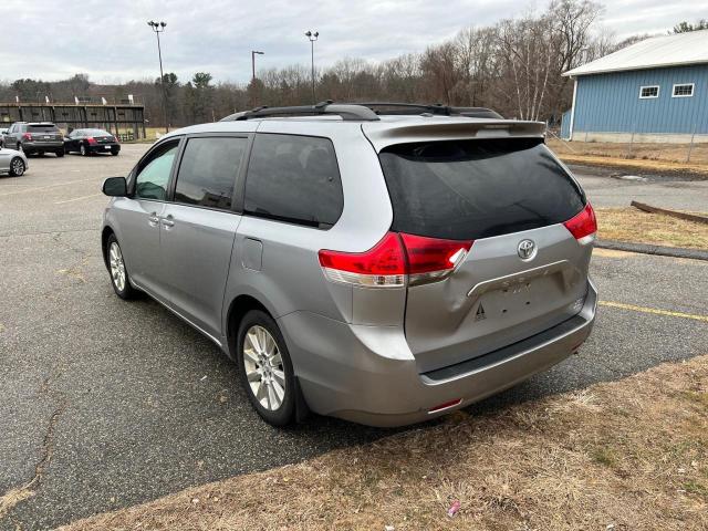 Photo 2 VIN: 5TDKK3DC9DS051758 - TOYOTA SIENNA LE 