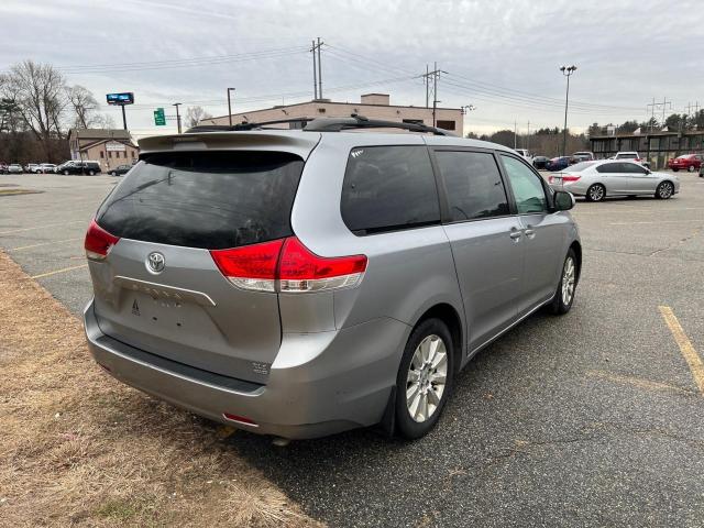 Photo 3 VIN: 5TDKK3DC9DS051758 - TOYOTA SIENNA LE 