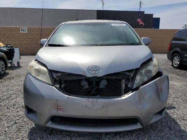 Photo 4 VIN: 5TDKK3DC9DS282117 - TOYOTA SIENNA LE 