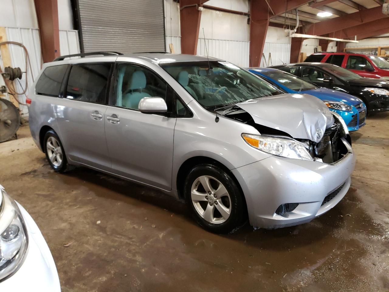 Photo 3 VIN: 5TDKK3DC9DS297569 - TOYOTA SIENNA 