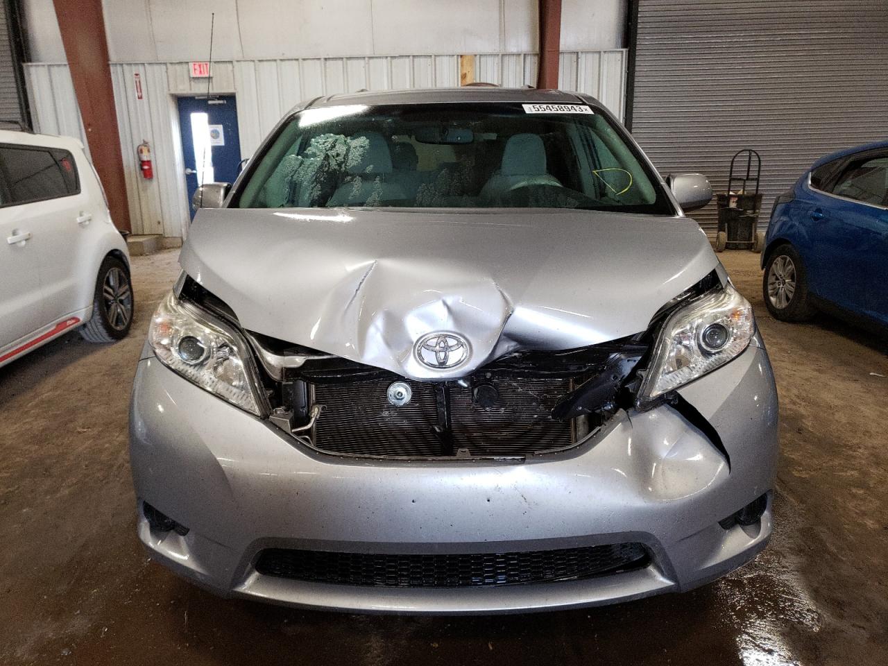 Photo 4 VIN: 5TDKK3DC9DS297569 - TOYOTA SIENNA 