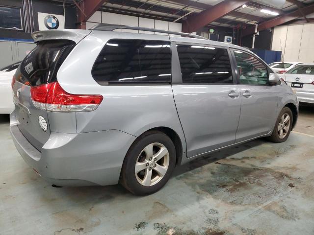 Photo 2 VIN: 5TDKK3DC9DS303242 - TOYOTA SIENNA LE 