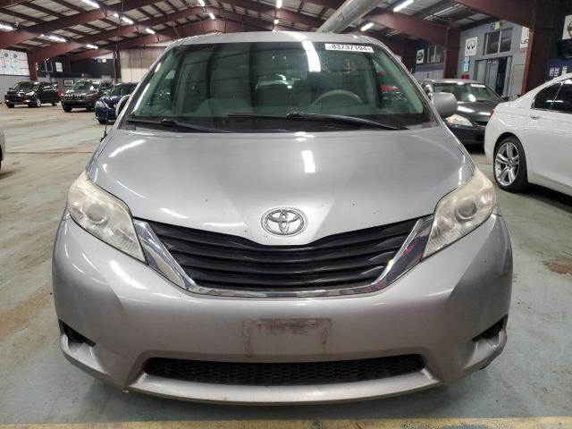 Photo 4 VIN: 5TDKK3DC9DS303242 - TOYOTA SIENNA LE 