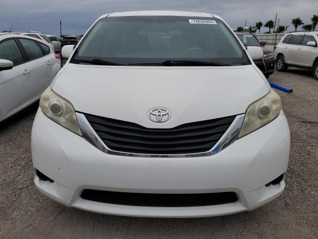 Photo 4 VIN: 5TDKK3DC9DS309297 - TOYOTA SIENNA LE 