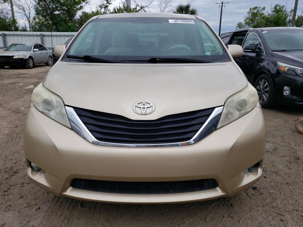 Photo 4 VIN: 5TDKK3DC9DS321305 - TOYOTA SIENNA 