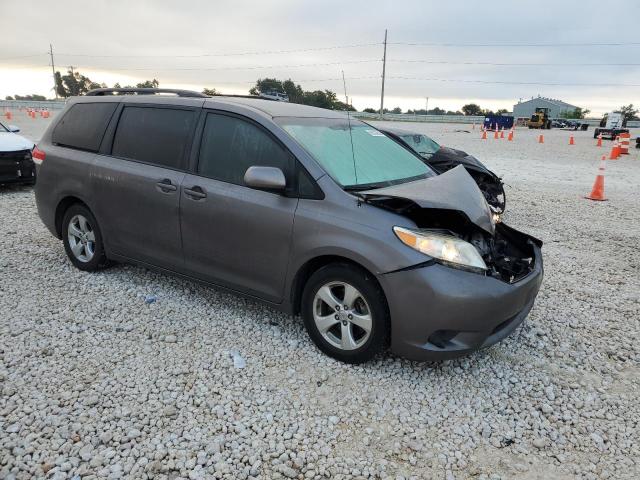 Photo 3 VIN: 5TDKK3DC9DS327735 - TOYOTA SIENNA LE 