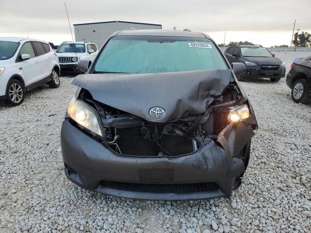 Photo 4 VIN: 5TDKK3DC9DS327735 - TOYOTA SIENNA LE 