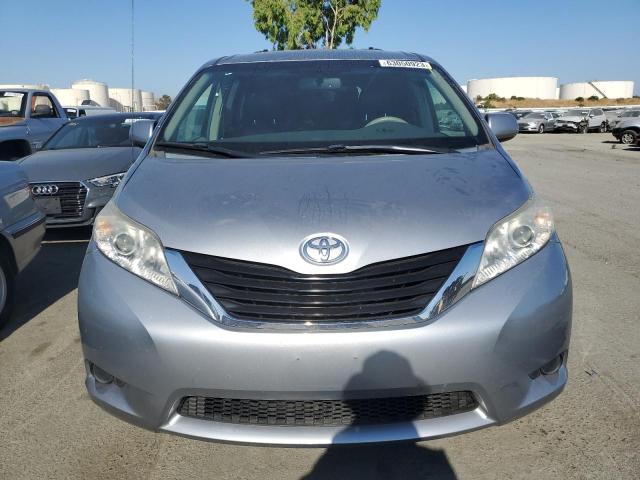 Photo 4 VIN: 5TDKK3DC9DS327847 - TOYOTA SIENNA LE 