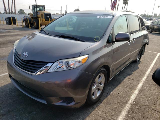 Photo 1 VIN: 5TDKK3DC9DS330957 - TOYOTA SIENNA LE 