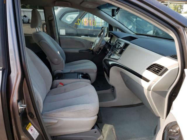 Photo 4 VIN: 5TDKK3DC9DS330957 - TOYOTA SIENNA LE 