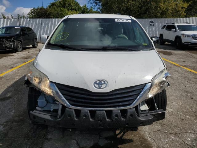 Photo 4 VIN: 5TDKK3DC9DS338203 - TOYOTA SIENNA LE 