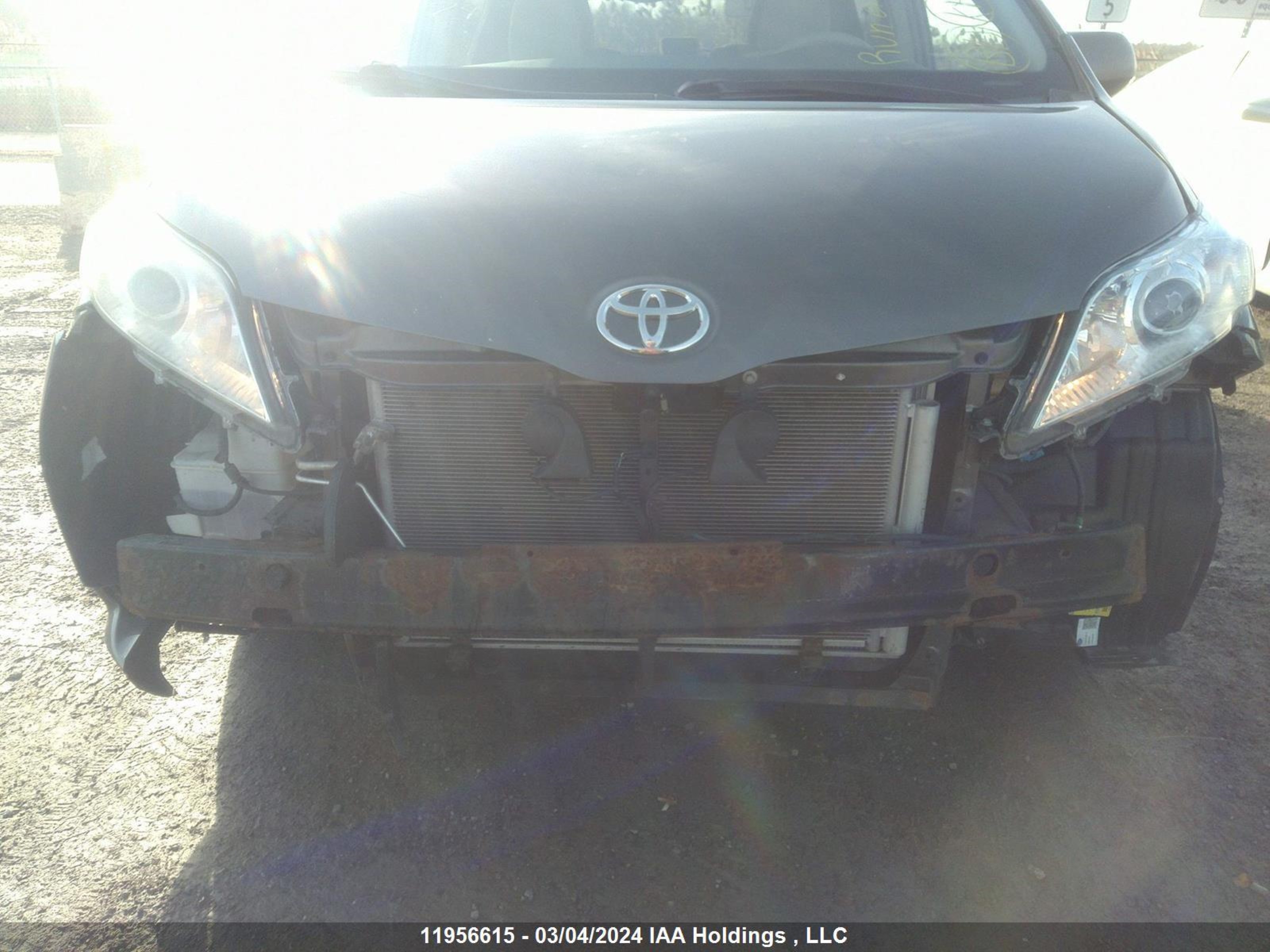 Photo 5 VIN: 5TDKK3DC9DS357799 - TOYOTA SIENNA 