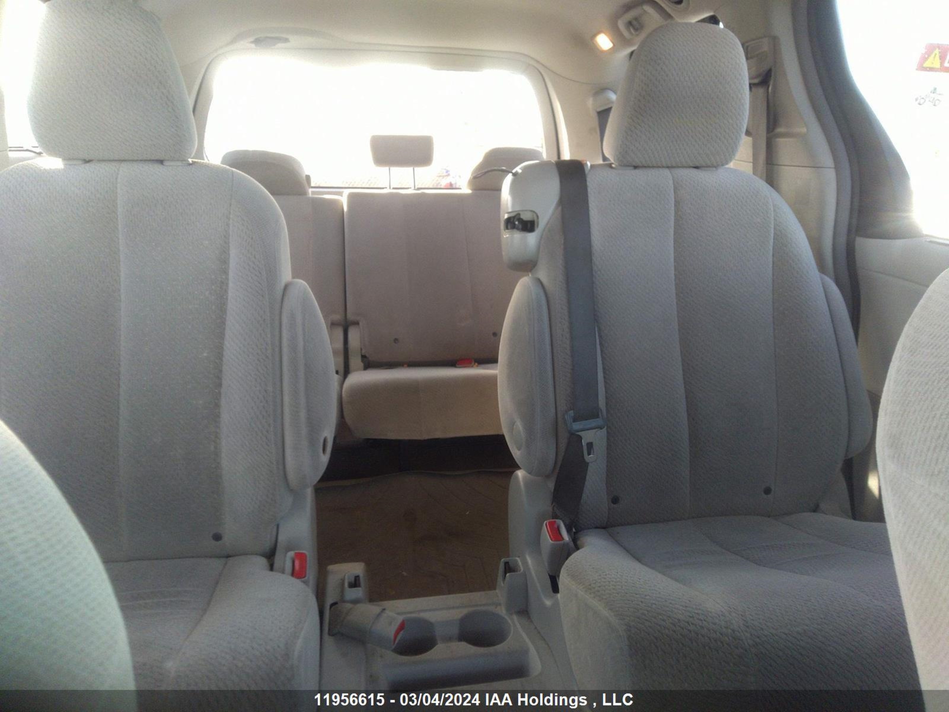 Photo 7 VIN: 5TDKK3DC9DS357799 - TOYOTA SIENNA 