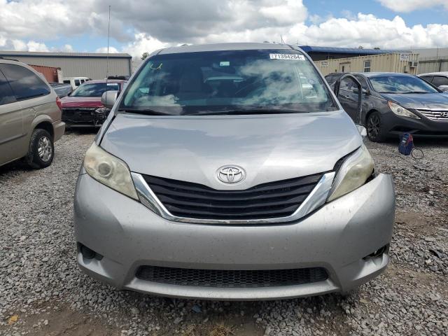 Photo 4 VIN: 5TDKK3DC9DS380967 - TOYOTA SIENNA LE 